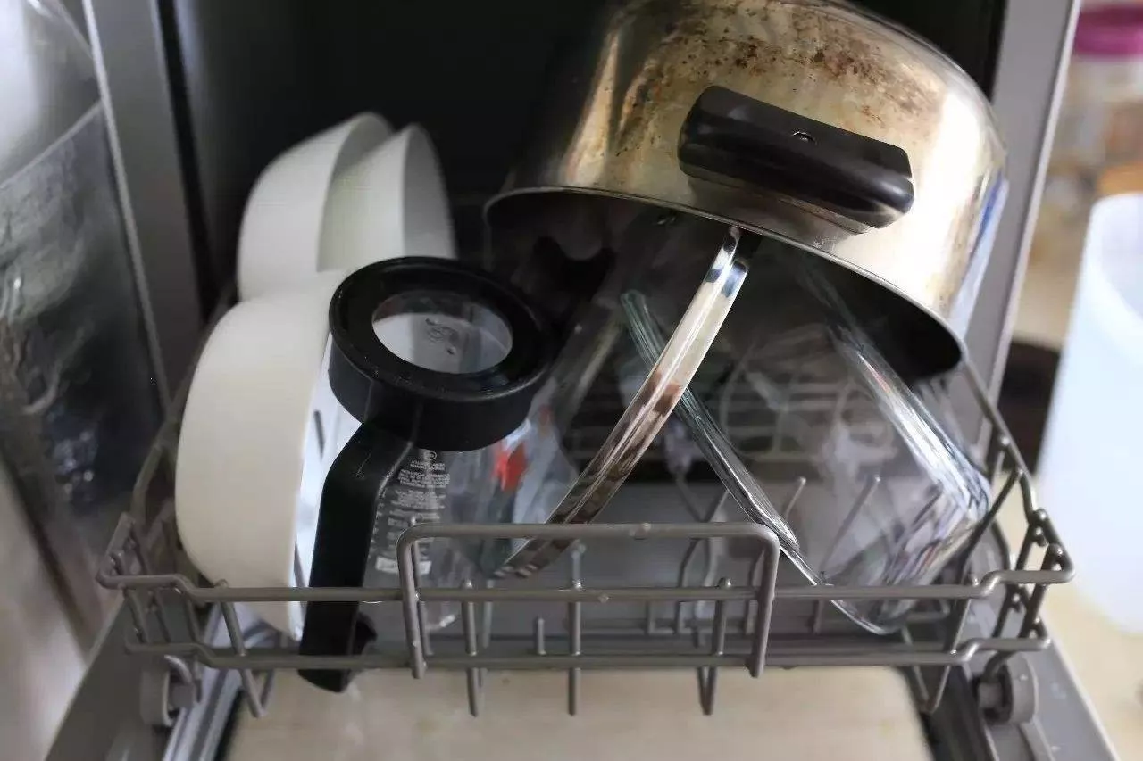 洗碗机里面有异味怎么办